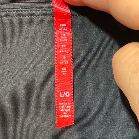 SPANX Faux Leather Camo Legging Black size Large - Picture 9 of 13